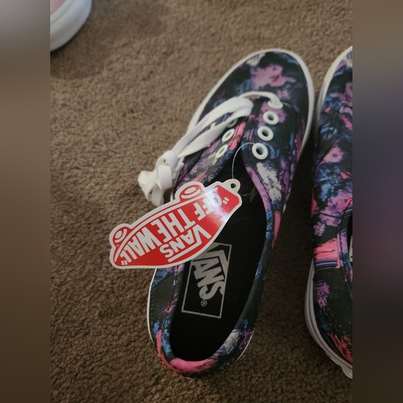 Shoes - Picture 2 of 3